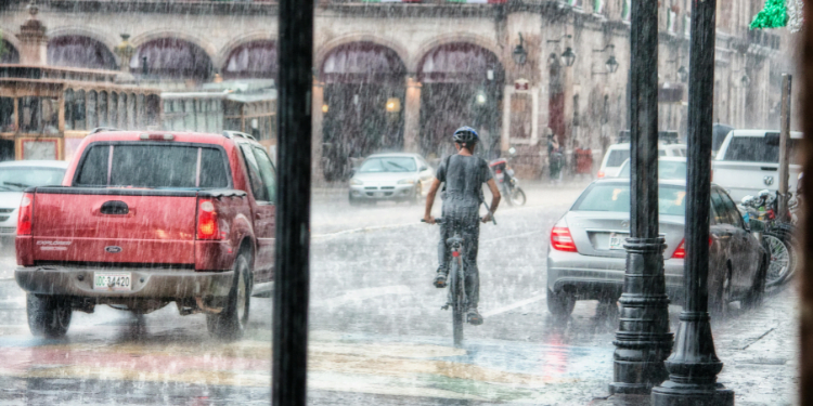 Mumbai Rains सेना, नौसेना और वायुसेना अलर्ट, भारी बारिश से मुंबई बेहाल